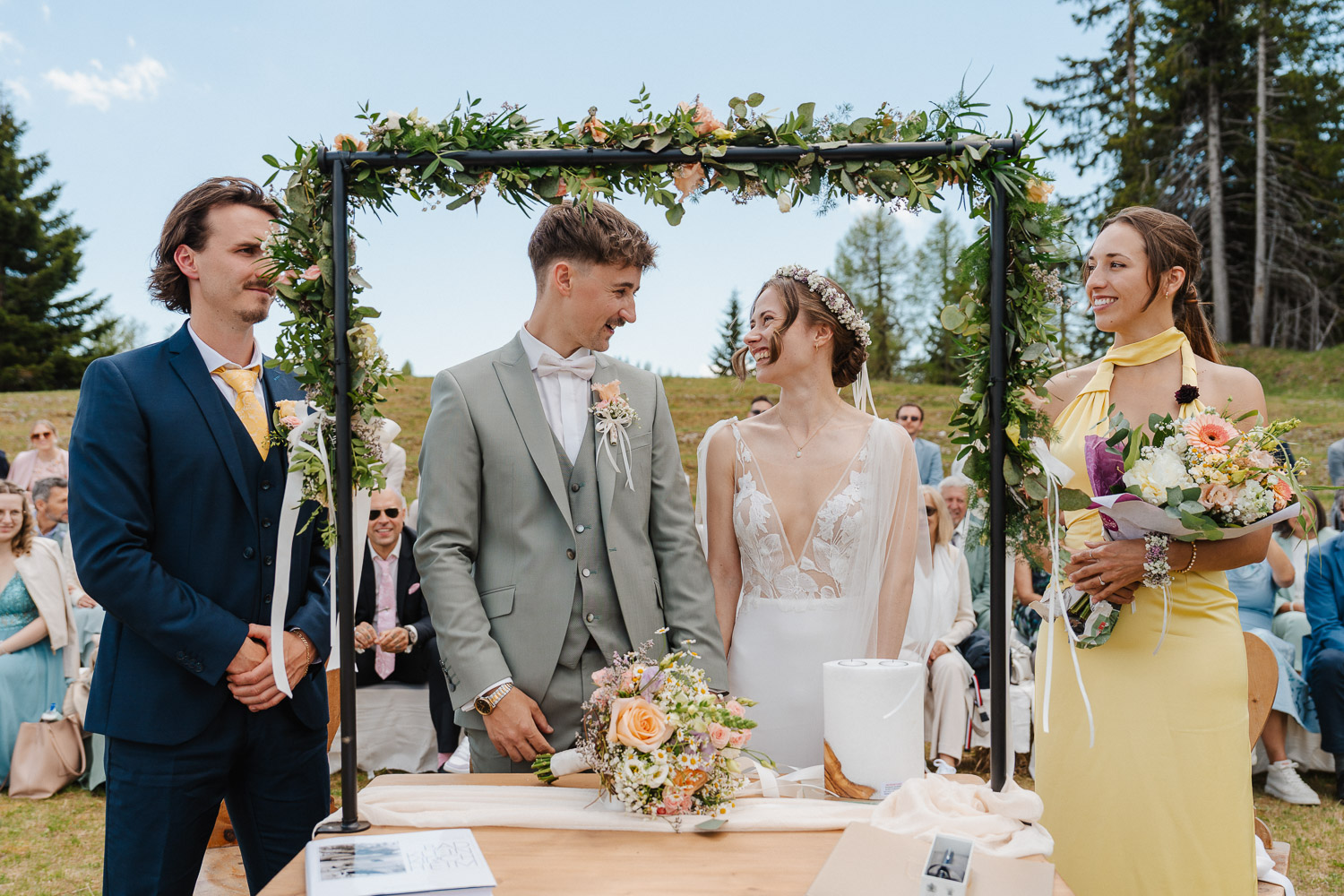 Hochzeitsfoto auf einem Berg in den Nockbergen bei Bad Kleinkirchheim, Hochzeit Berge, Hochzeitsfotograf Kärnten, Hochzeitsreportage Österreich Kärnten, Hochzeit in den Bergen, Bad Kleinkirchheim, Hochzeitsshooting, weddingphoto mountain, Hochzeitslocation Berge Kärnten, Hochzeitsfotograf Bad Kleinkirchheim