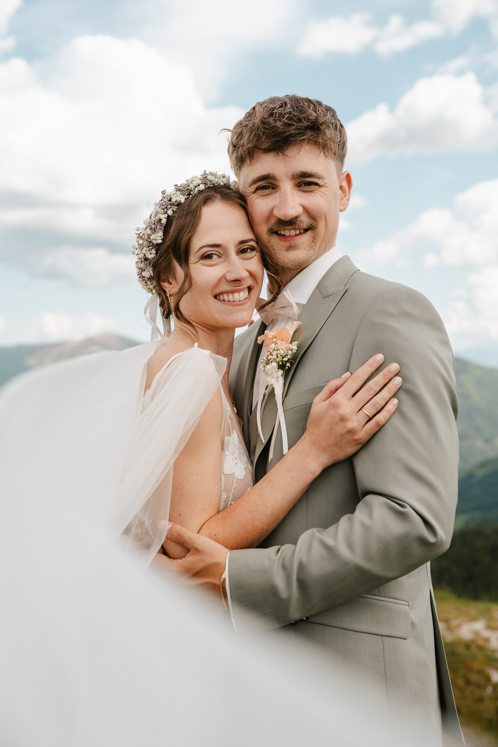 Hochzeitsfoto auf einem Berg in den Nockbergen bei Bad Kleinkirchheim, Hochzeit Berge, Hochzeitsfotograf Kärnten, Hochzeitsreportage Österreich Kärnten, Hochzeit in den Bergen, Bad Kleinkirchheim, Hochzeitsshooting, weddingphoto mountain, Hochzeitslocation Berge Kärnten, Hochzeitsfotograf Bad Kleinkirchheim