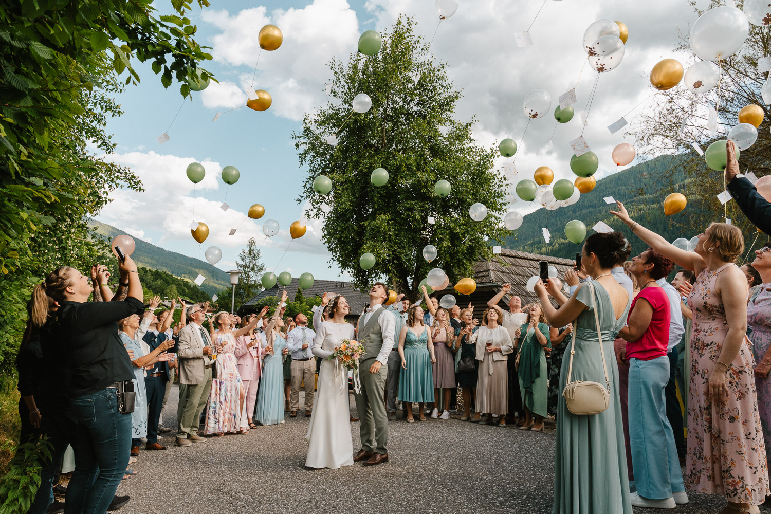 Gartenrast Radenthein Hochzeitsfeier, Radenthein Hochzeitsfotograf, Hochzeit in Radenthein, Nockberge, Luftballons, Feiern, Hochzeitsfotograf Kärnten, Weddingphotographer, Hochzeitsfotos
