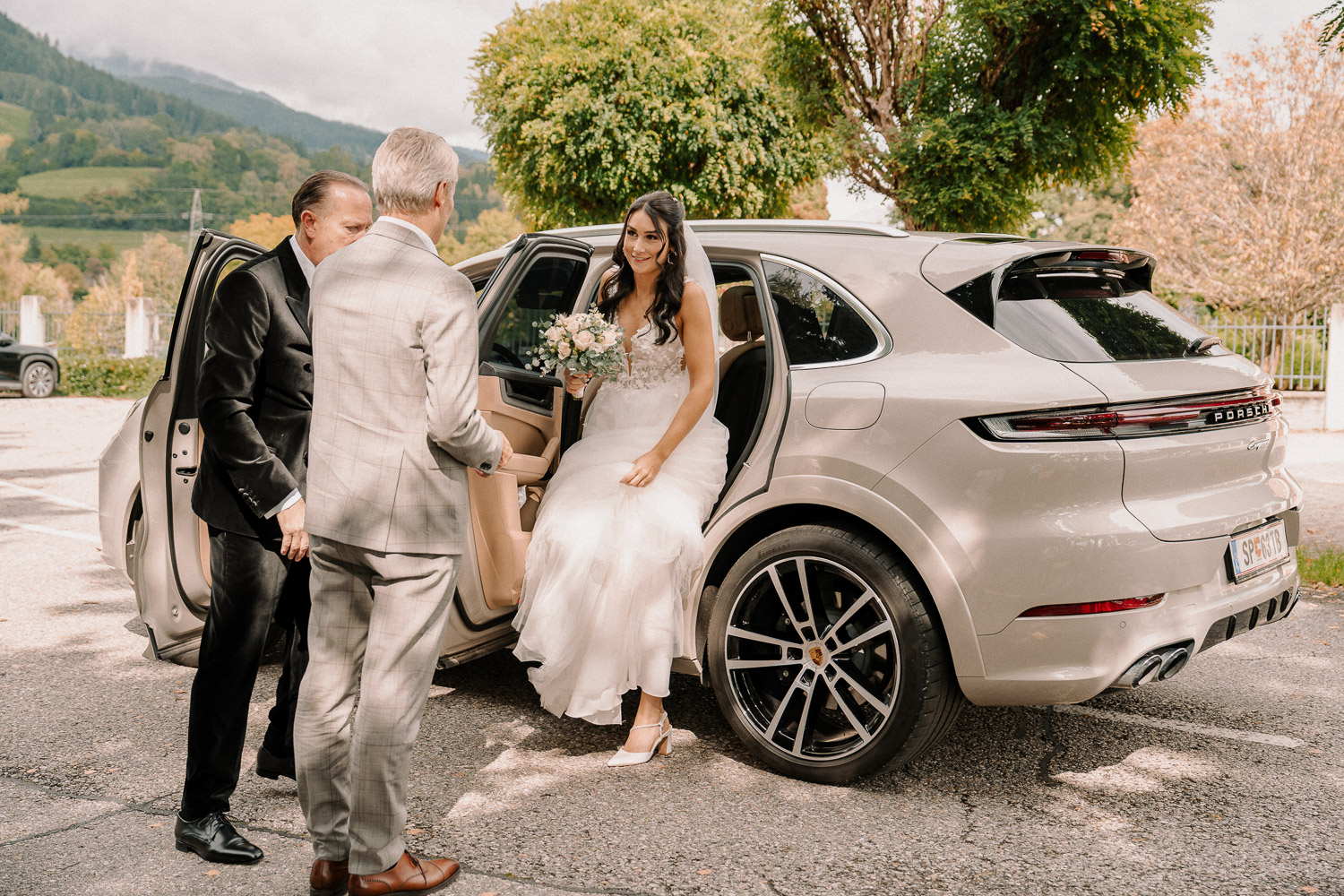 Hochzeit Seeboden am Millstättersee, Porsche Cayenne, Heiarten in Seeboden, Hochzeitsfotograf Seeboden, Millstättersee