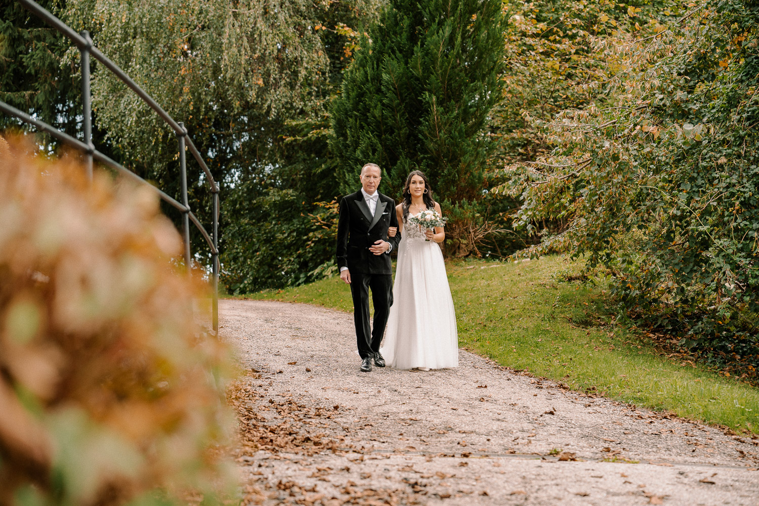 Hochzeit in Lieseregg in Seeboden am Millstättersee, Hochzeitsfotograf Kärnten, Österreich, Hochzeitsfotos der Kirlichen Trauung, Christliche Trauung, Hochzeit, Brautvater