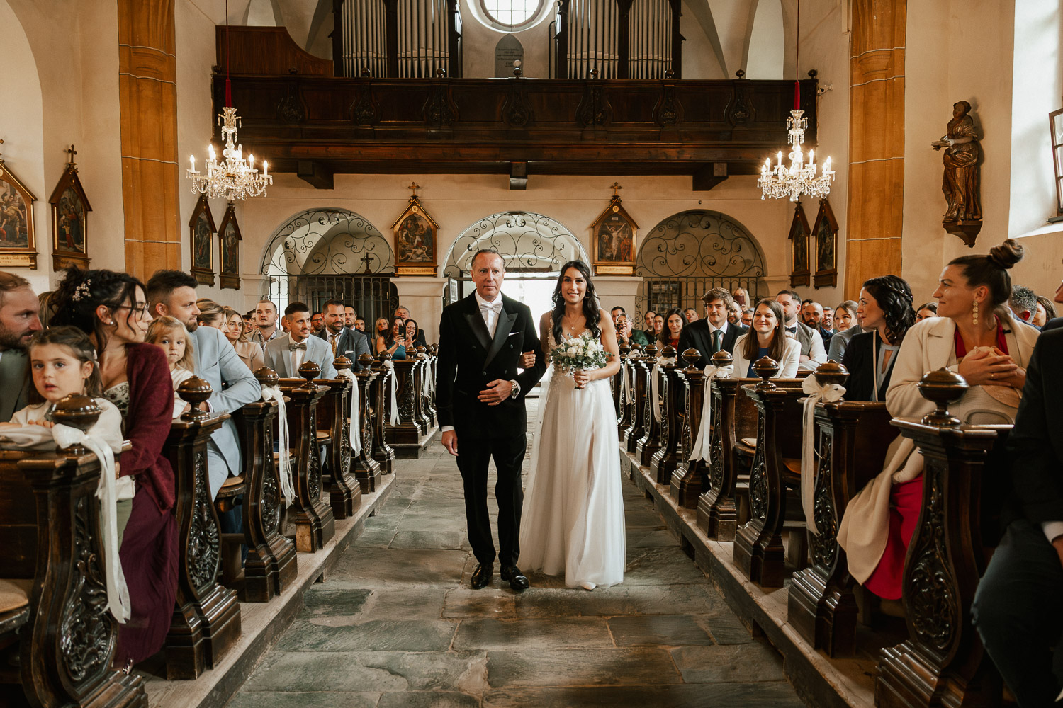 Hochzeit in Lieseregg in Seeboden am Millstättersee, Hochzeitsfotograf Kärnten, Österreich, Hochzeitsfotos der Kirlichen Trauung, Christliche Trauung, Hochzeit, Brautvater